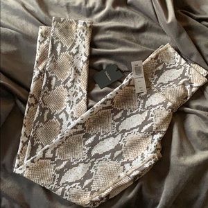 Aritzia, print TNA leggings!